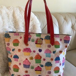 Dooney & Bourke Tote & Clutch (Cupcake)